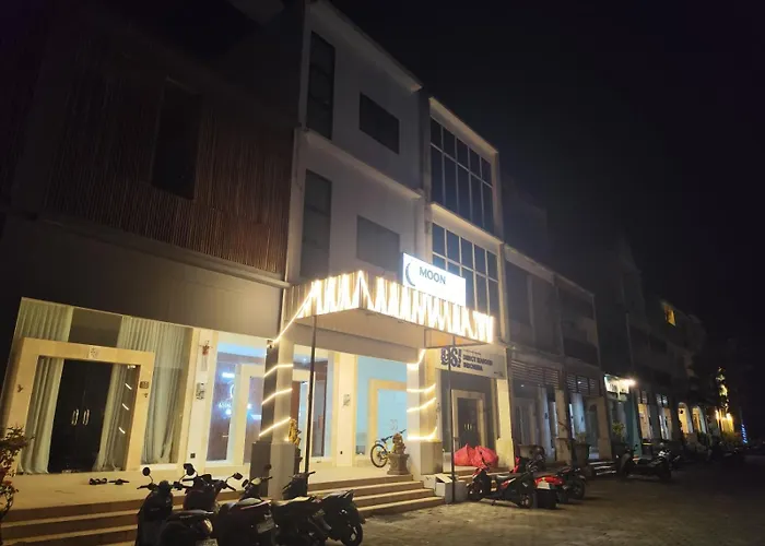 Moonrise Hotel
